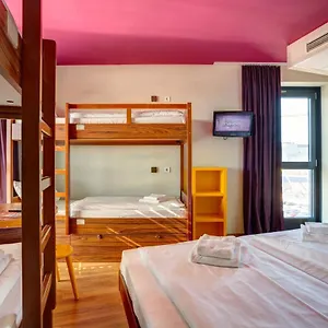 *** מלון Meininger Frankfurt Main / Airport גרמניה